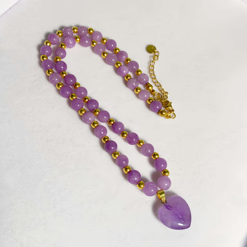 Collier améthyste cœur violet pour femme avec perles dorées – Maison du Collier