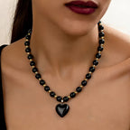 Pendentif cœur en obsidienne noire avec perles dorées – bijou femme élégant