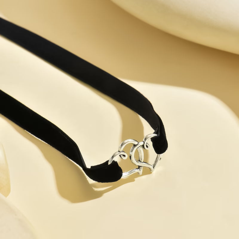 collier ras de cou velours coeur choker noir porte femme maison du collier