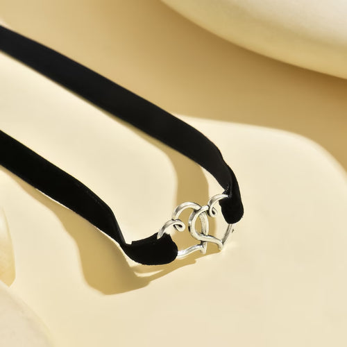 collier ras de cou velours coeur choker noir porte femme maison du collier
