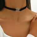 collier ras de cou velours noir fermoir coeur femme maison du collier