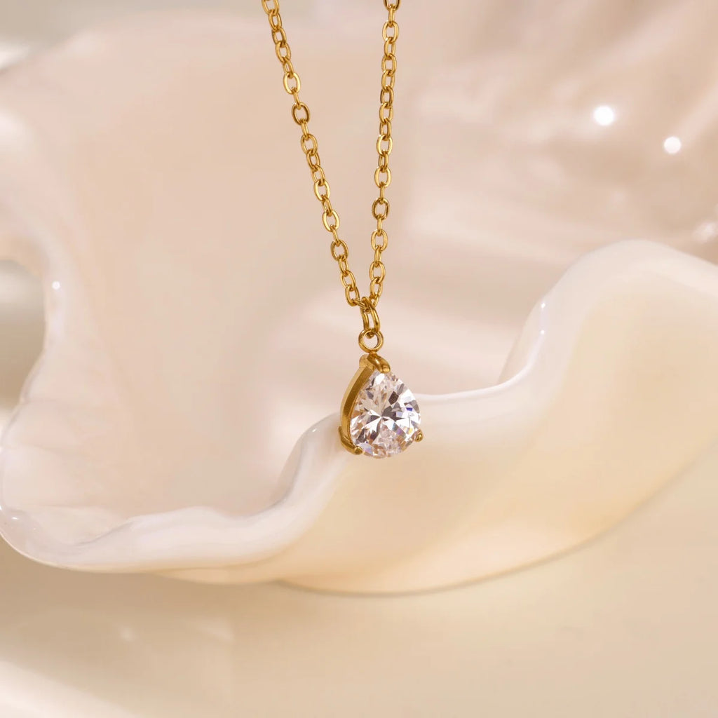 Collier pendentif goutte lumière violet mauve femme — bijou tendance 2026
