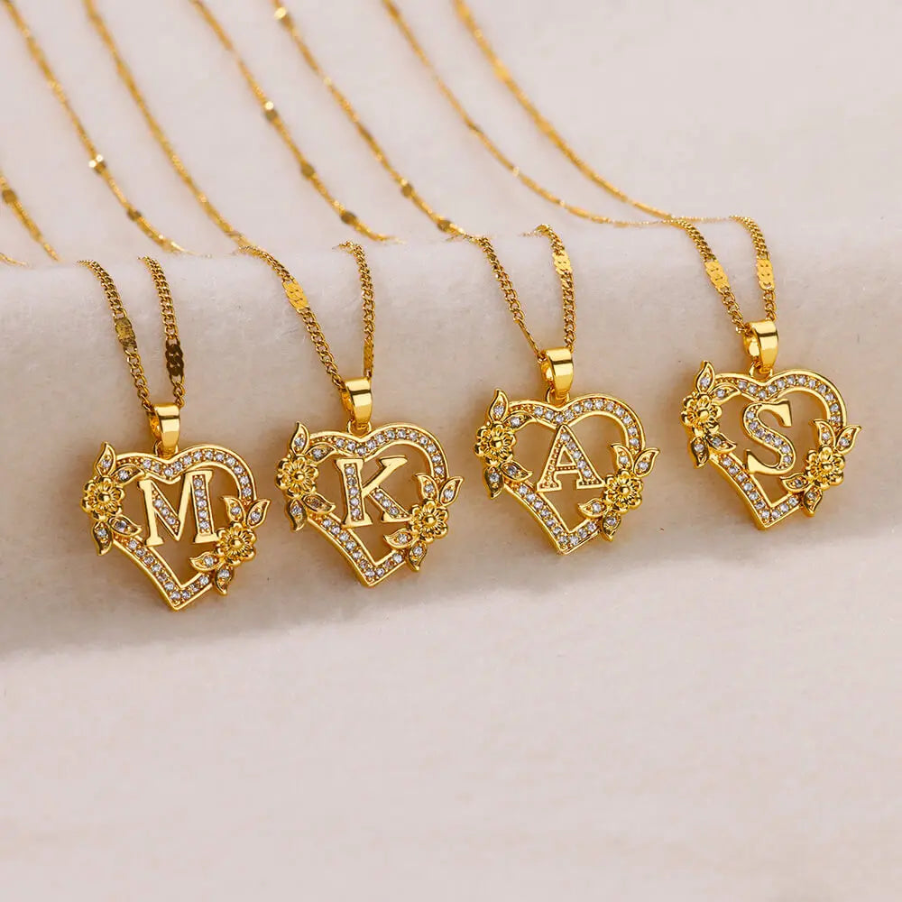 Pendentif lettre initiale doré serti zircons — collier femme Maison du Collier