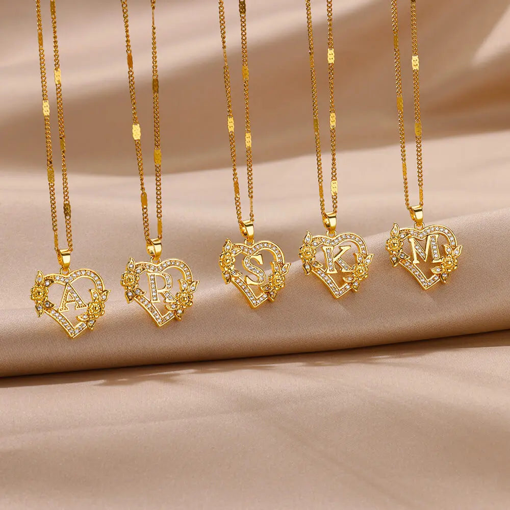 Collier lettre initiale acier inoxydable doré — vue de face Maison du Collier