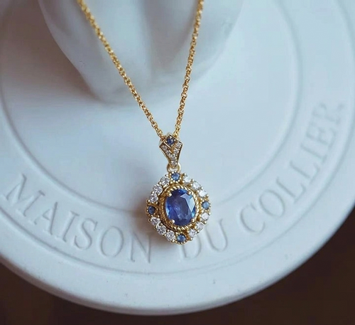 collier bleu amour maison du collier bleu sur suport maison du collier