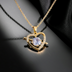 Collier Célestia doré, pendentif cœur et flèche serti de cristaux sur satin noir