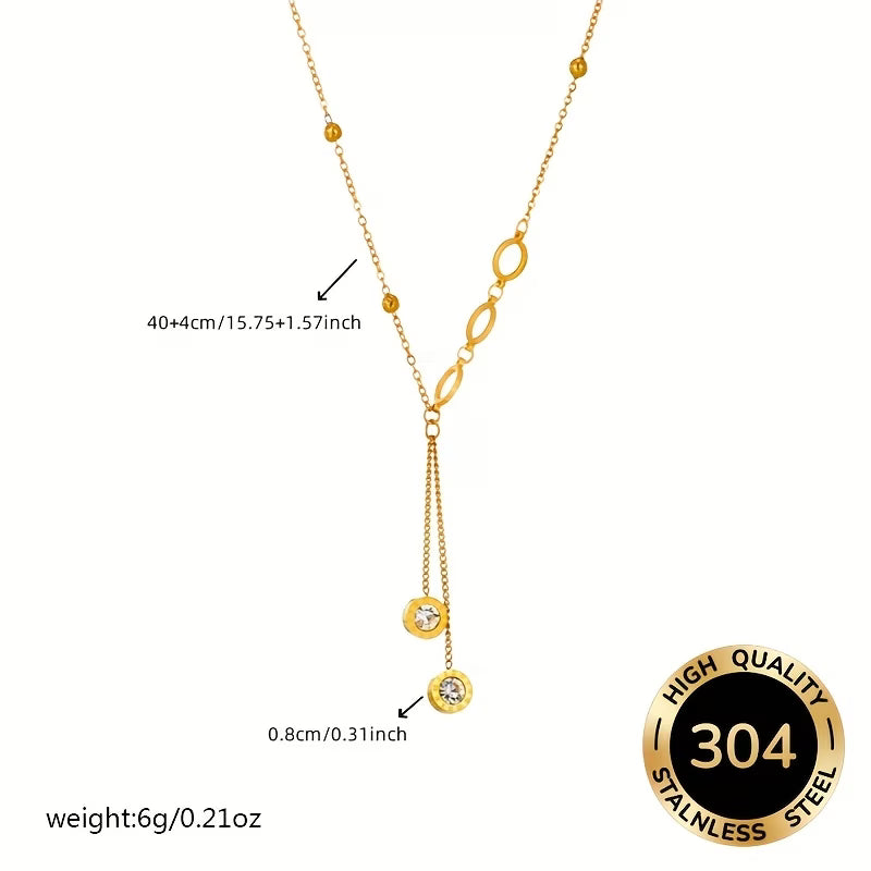 Détail pendentif rond chiffres romains avec cristal — collier doré femme Maison du Collier